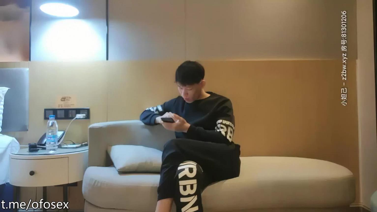 高颜值御姐貂皮长筒靴秀大长腿 预览截图 2