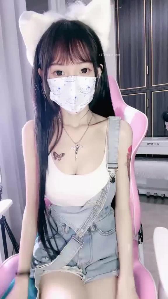 【网红大瓜】抖音千万粉丝蔡萝莉原来是靠下海买lo服起家的 预览截图 1