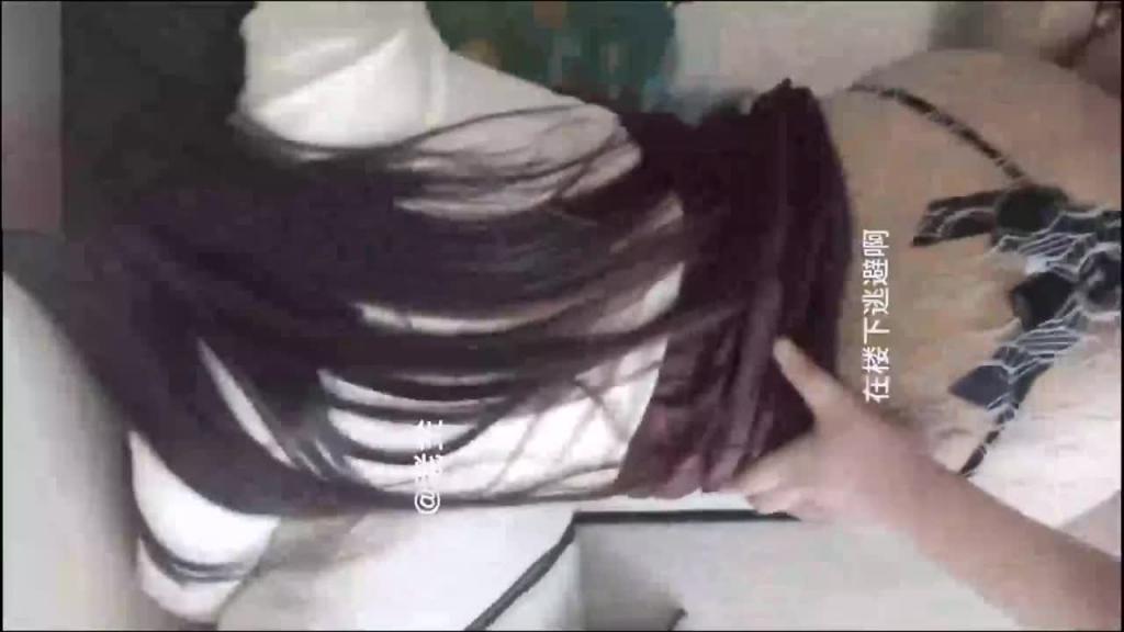 『善良的小嫂子』我操嫂子7次内容趁大哥喝醉我在楼下和嫂子偷晴 预览截图 6