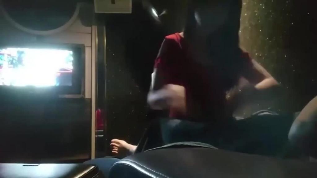 【按摩系列】正规按摩勾搭极品良家人妻 被老哥无情内射骚逼灌满精液 预览截图 1