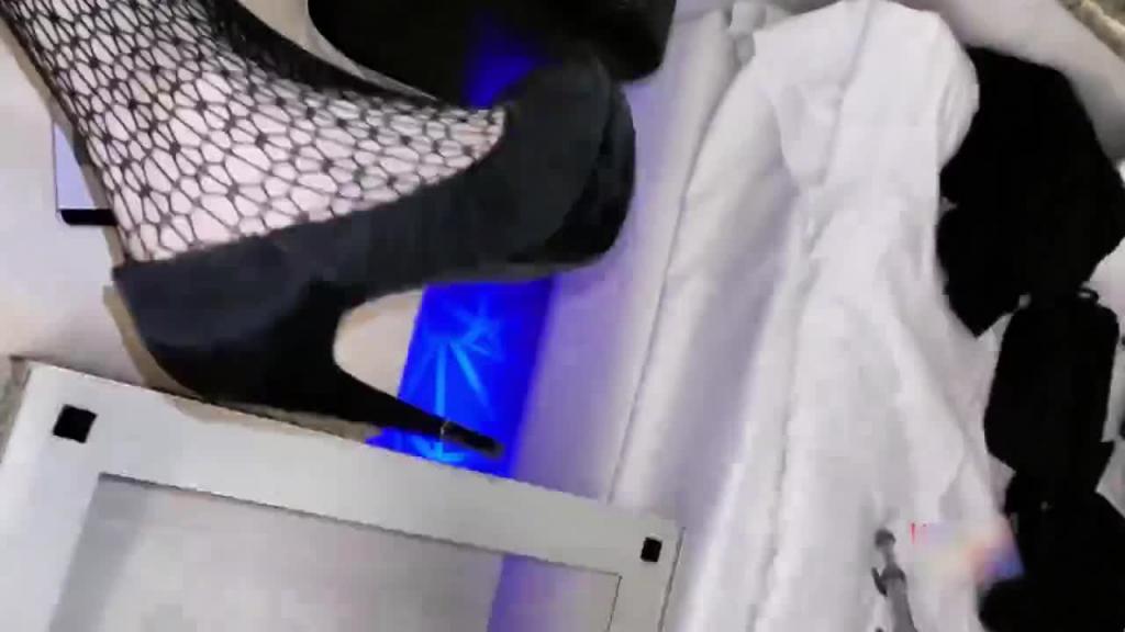 【网红萝莉】连体黑丝网袜清纯萝 预览截图 12