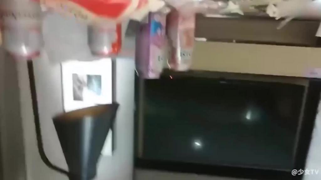 精选-勾搭良家大奶美女同事,长相漂亮奶子大,要射了主动张嘴~~ 预览截图 4