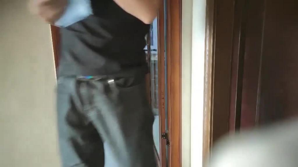 厨房做饭被扒光,后入良家小少妇 预览截图 2