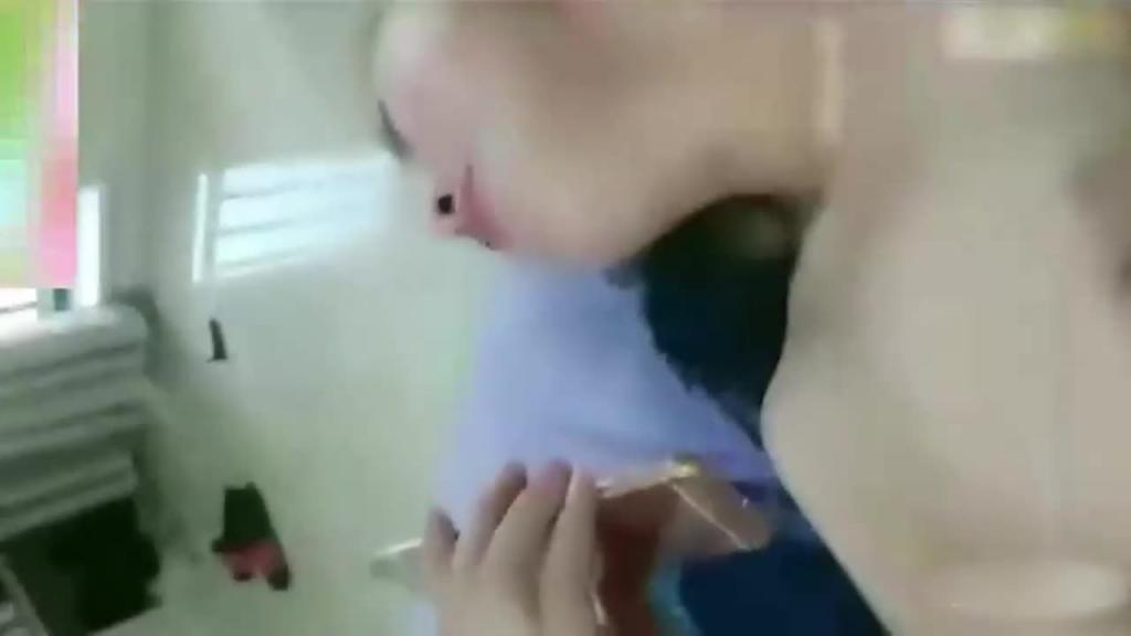 【姐弟乱伦】表弟操表姐让10066小姐姐听着叫床,安徽真实姐弟乱伦,淫荡表姐勾引弟 预览截图 10