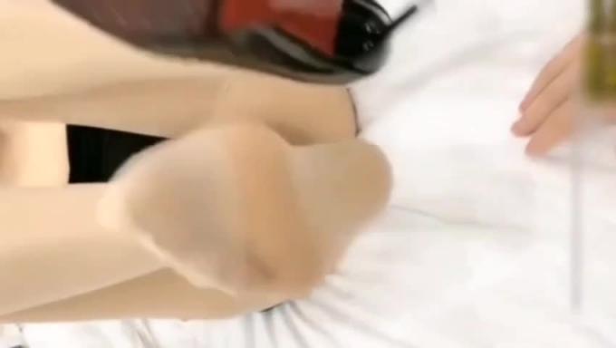 翘起你的小屁屁来!哥哥快插进来~ 预览截图 3