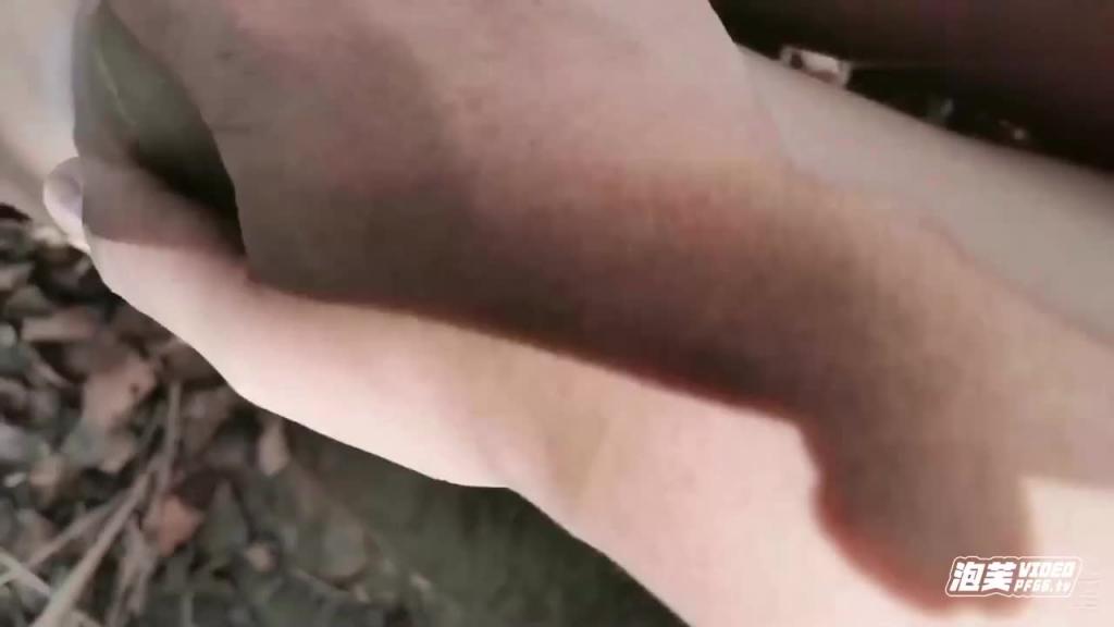 【万人找的-美乳英语老师】勾搭学生露脸独家完整版 预览截图 3