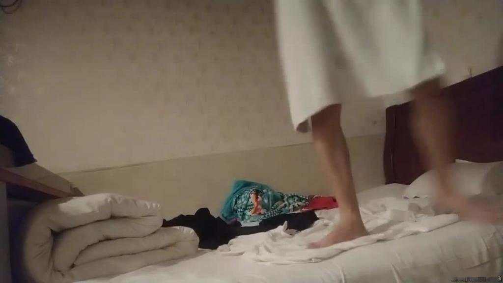 母子乱伦大胸人妻激情四射干得鬼哭狼嚎俩人双双高潮刺激 预览截图 12