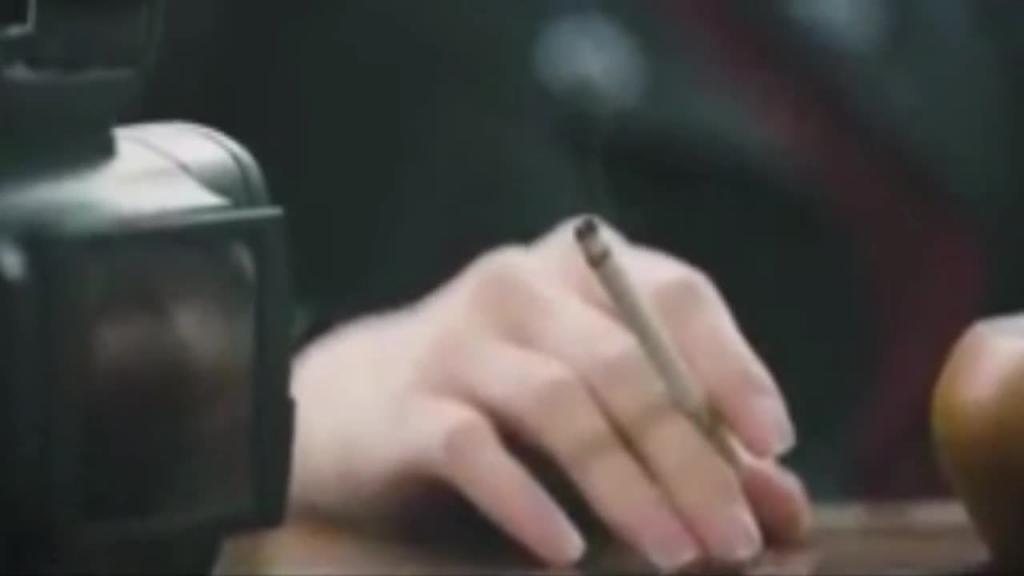 AI换脸：高叶调戏警官女神的形象如此反差,淫水湿透骚逼都能拉丝了-口交深喉 预览截图 3