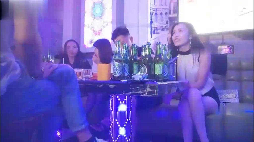 史上最佳3男3女大乱交后入操逼前面插嘴夫妻交换 预览截图 2