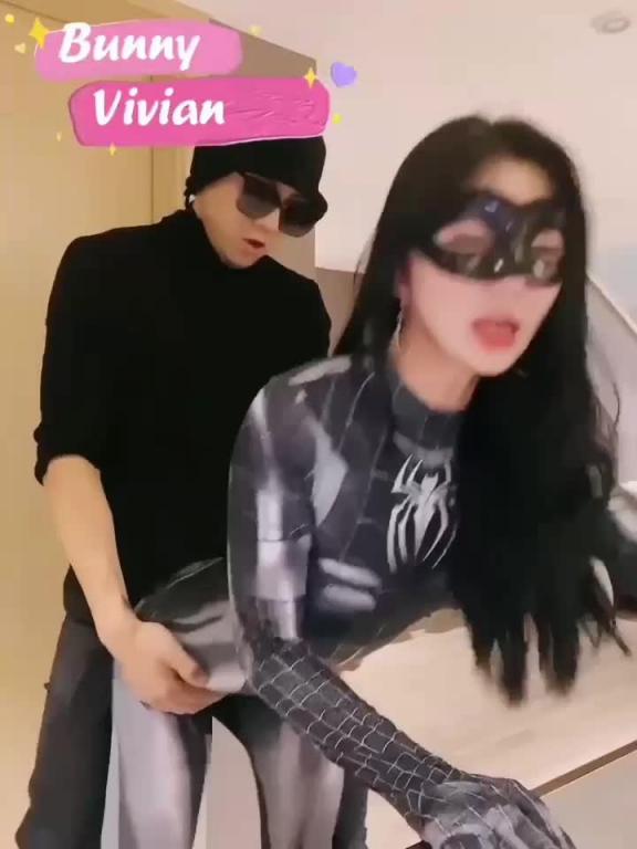 【爱丝袜的Vivian姐】蜘蛛情趣套装诱惑勐男拔屌相向 预览截图 4