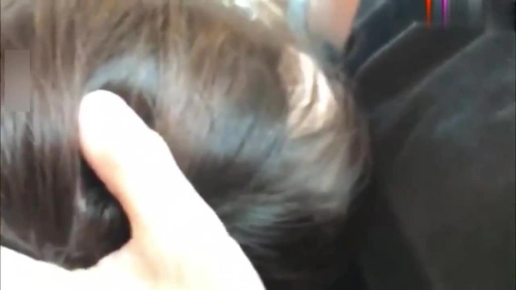 【网曝门】北京空姐试衣间做爱旁边还有白领在试衣服 猎奇 预览截图 12