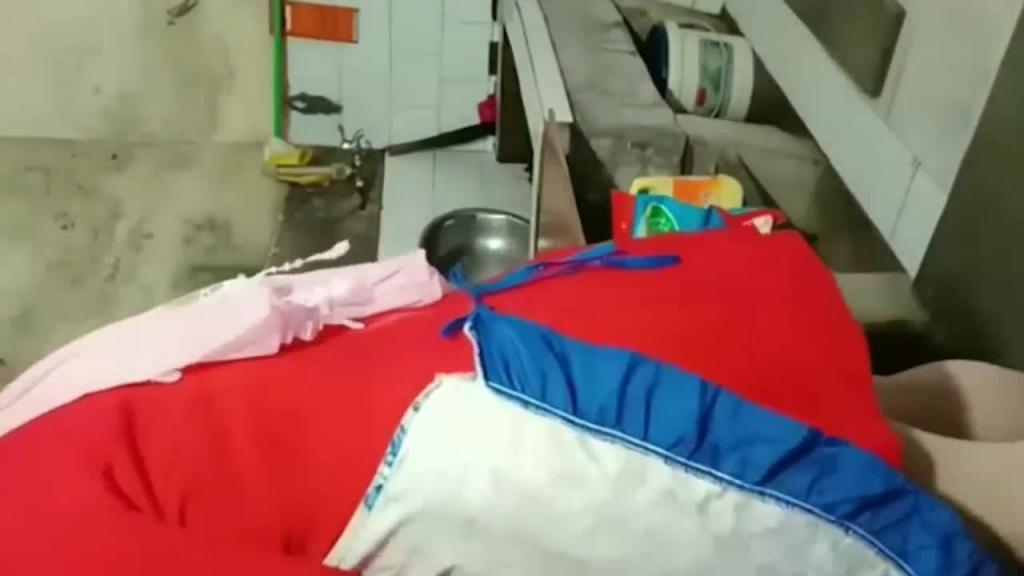 小马拉大车乱伦妈妈 预览截图 4