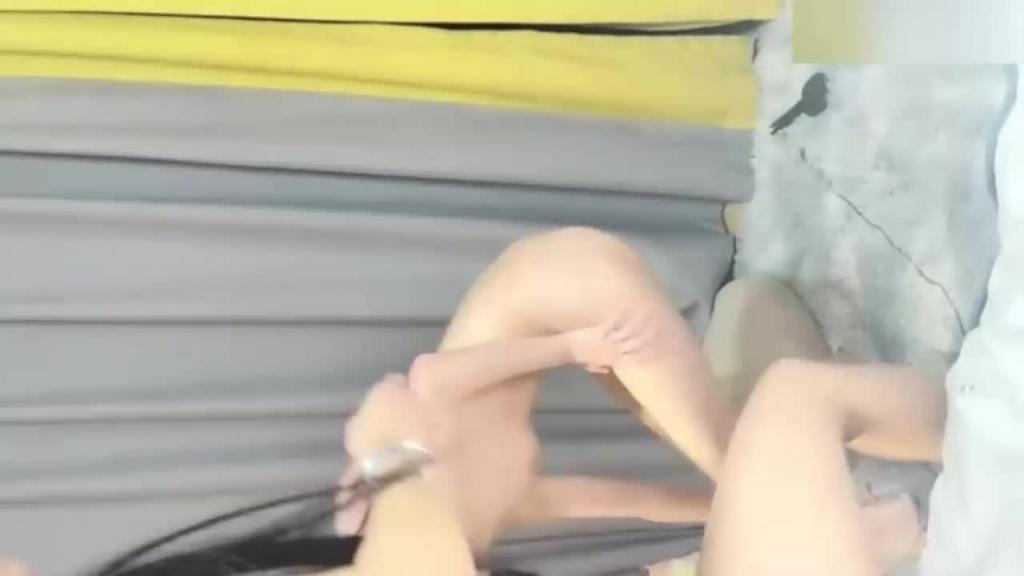 传媒大学校霸小沈点心为了直播带闺蜜给导师双飞 预览截图 5