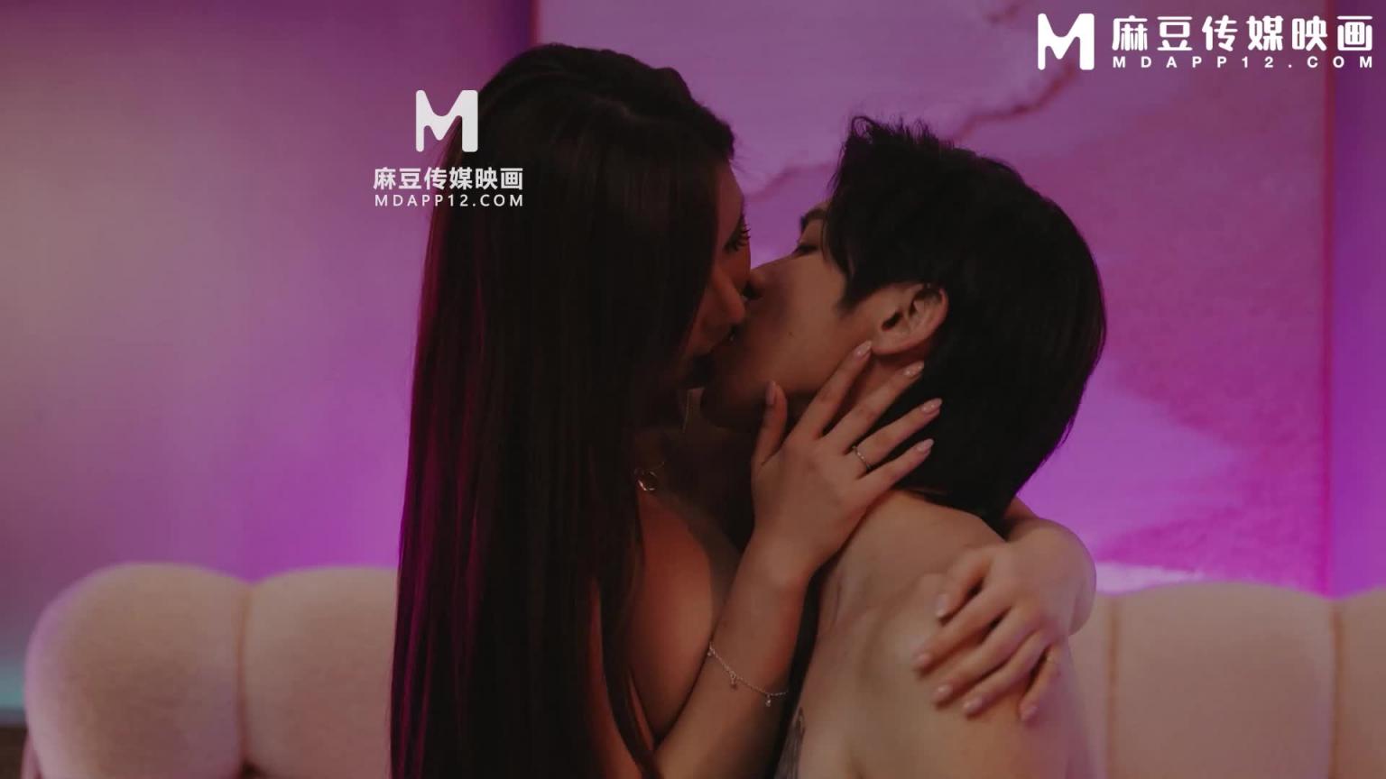 【麻豆传媒】京东做爱的外卖总裁 霸道总裁亲自下海操骚屄 MD-0358 预览截图 8