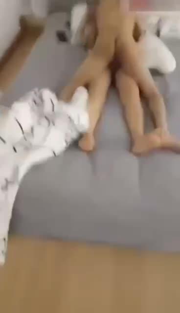 饥渴少妇偷情自己的弟弟简直不要太爽 预览截图 10