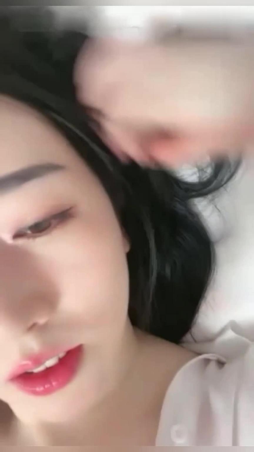 【女神提百万】今天口水好多爸爸射我嘴里撸点满满 预览截图 9