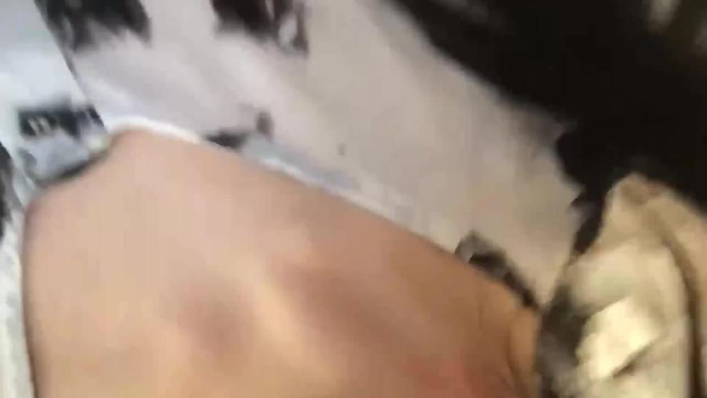 媚黑淫妻_被黑人狂干一小时后_绿帽老公补上去一分钟就射了 预览截图 12