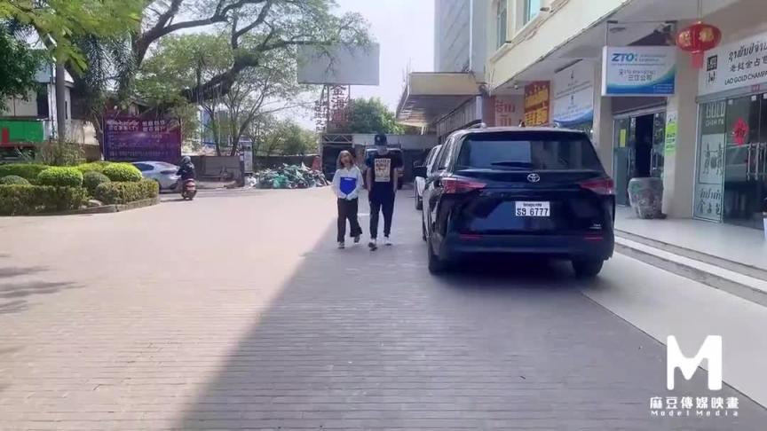 MSD-129 越南女房仲卖房送逼 预览截图 1