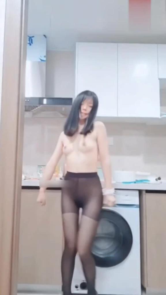 B站现役舞蹈区up主露脸裸舞私人订制清纯反差婊诱惑黑料泄密 预览截图 8