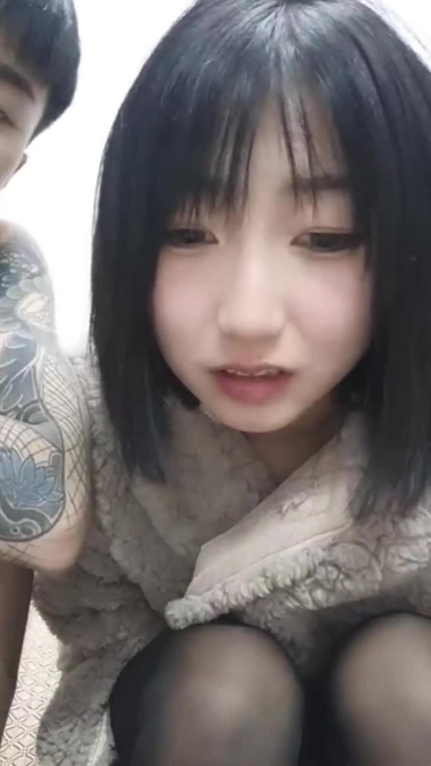 【重磅推荐-高中清纯女学妹】带上男奴男友，一起伺候社会哥 预览截图 4