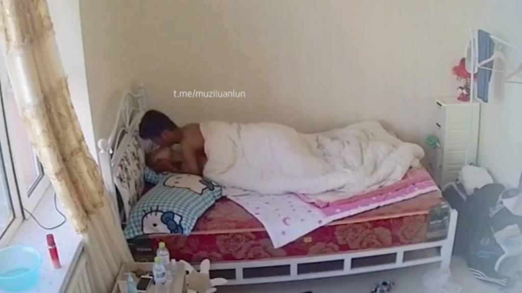 真实母子乱伦 沈阳康平县 王淑霞 背着老公和儿子在家乱伦 预览截图 4