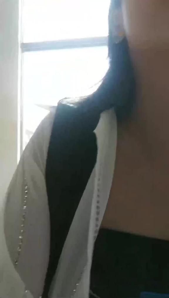 【真实户外勾搭】户外野战少妇勾引大爷掏出鸡鸡站立后入打桩! 预览截图 2