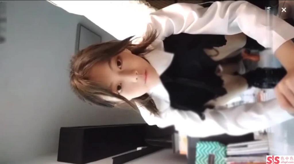 直播翻车 处女学生家中自慰 妈妈回来发现被痛斥 预览截图 6