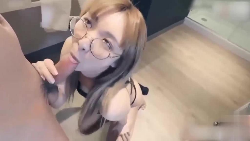 网曝黑料纯欲天花板眼镜清纯妹子激战酒店 预览截图 6