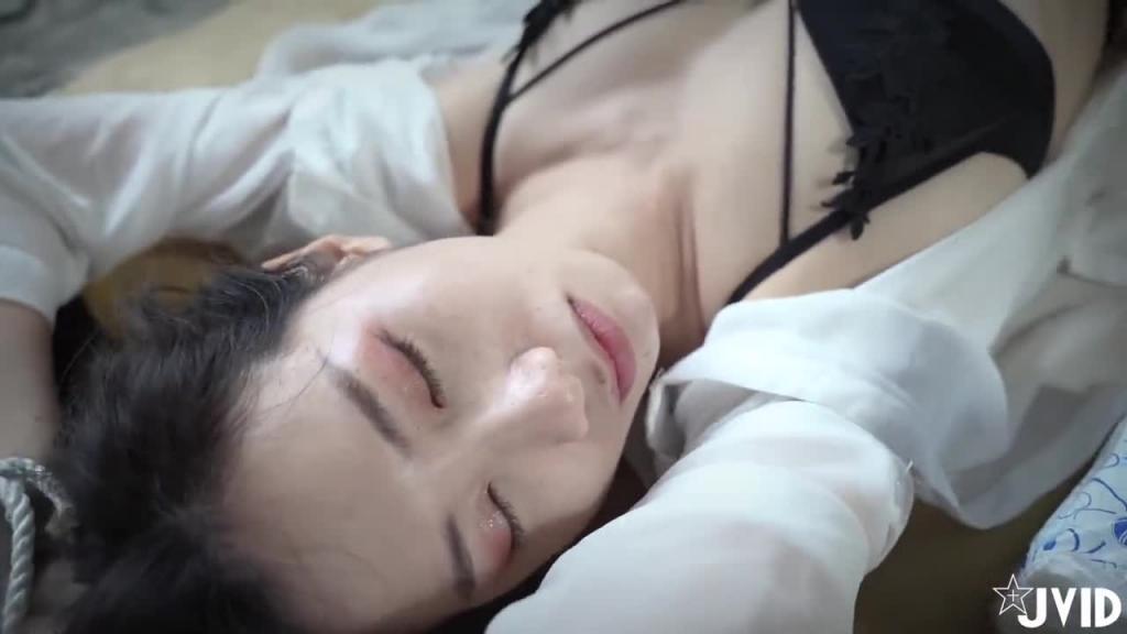 剧情片【薰草】工地水电工之狼狈围奸 黑丝包臀裙收验员女神被迷昏强奸1 预览截图 5