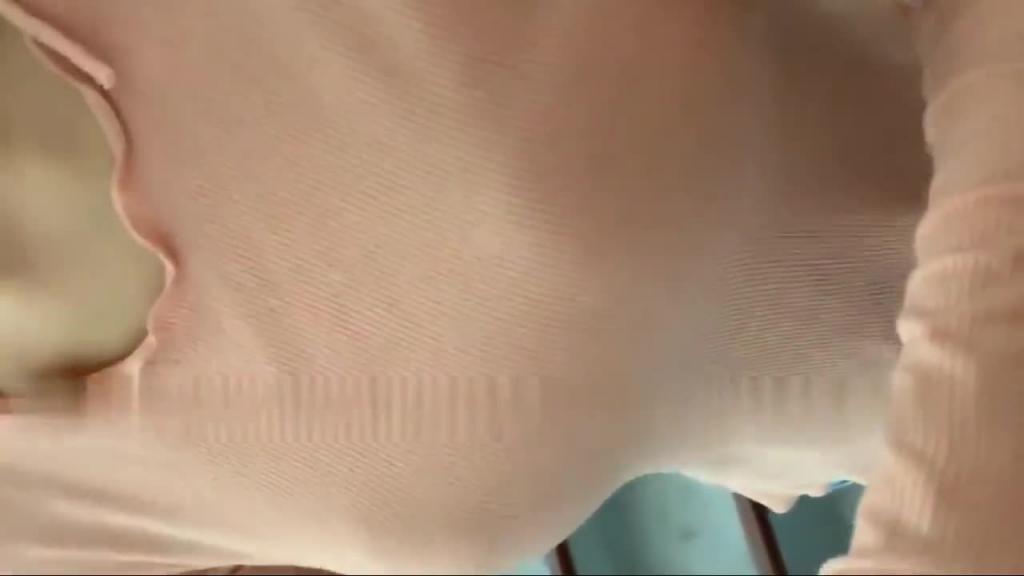 真实偷情,旁边就是电梯,骚逼想叫又不敢叫 预览截图 2