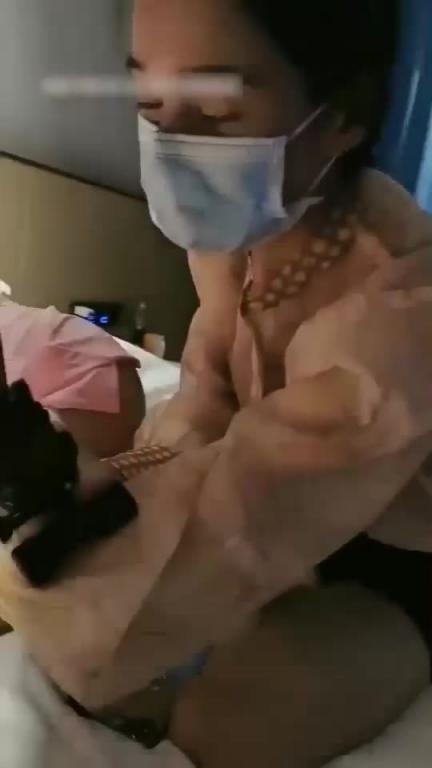 【萝莉和御姐姐妹花】两男三女多人群P,情趣女仆装互 预览截图 7