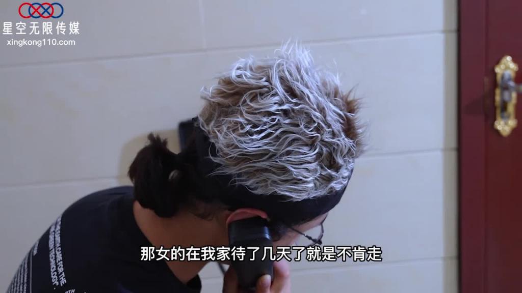XK8169 遗产争夺战 用冰淇淋加湿的舌头缠绕你的龟头 预览截图 3