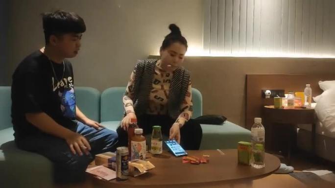 极度淫荡骚熟女~丝袜制服莞式服务 预览截图 1