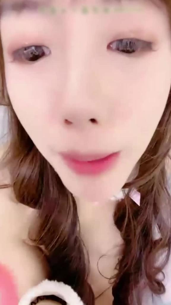 极品尤物两男一女一起玩两根吊轮 预览截图 4