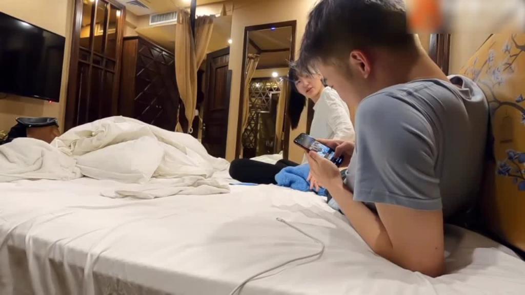 【PUA大神唐哥出品】178CM时装高颜值模特,外表看起来比较正经的良家女孩 没想到这么骚 预览截图 8