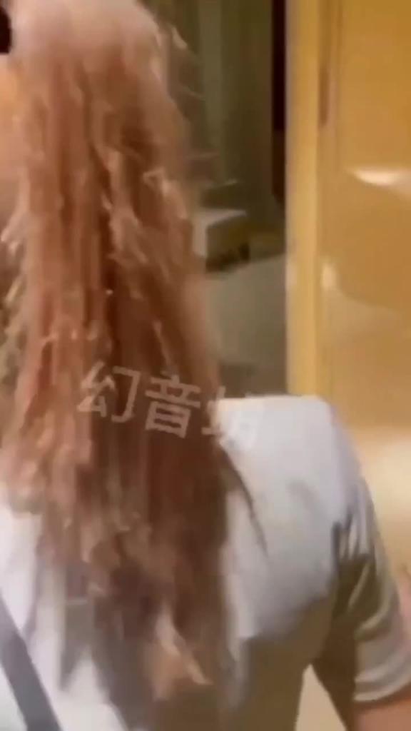 反差婊赵老师想尽办法让学生住酒店,让男学生操她 预览截图 2