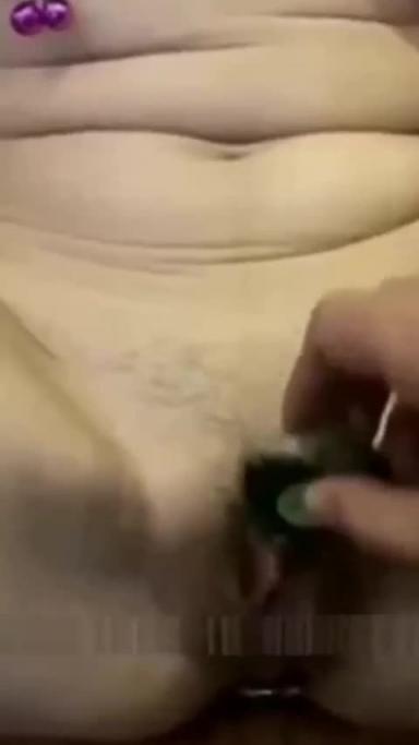 【网曝黑料】调教清纯校花舔脚喝尿跪爬母狗 预览截图 5