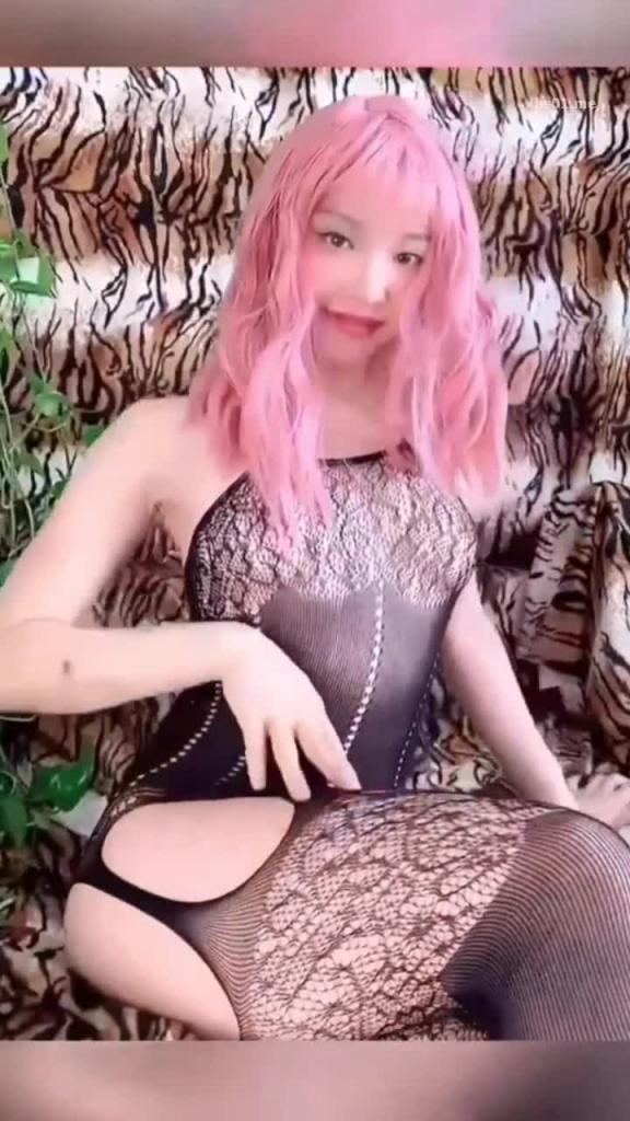 网红亚裔猛女快玩肛门-各种男人无套肛交自慰另类表演 预览截图 3