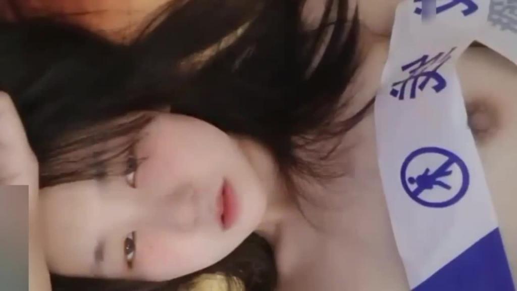 武汉大学母狗秦怡接受主人圣水赏赐与主人交配! 预览截图 12
