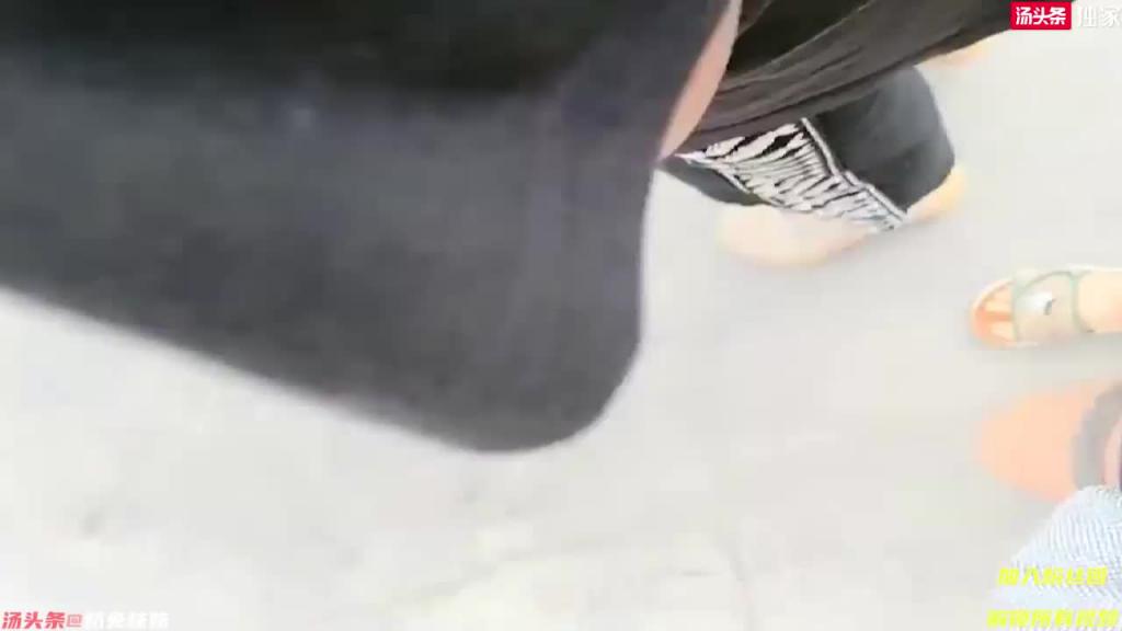 身材极似杭州郑女士的少妇 户外勾引修理部老板 假借面试到饭店厕所操屄 预览截图 7