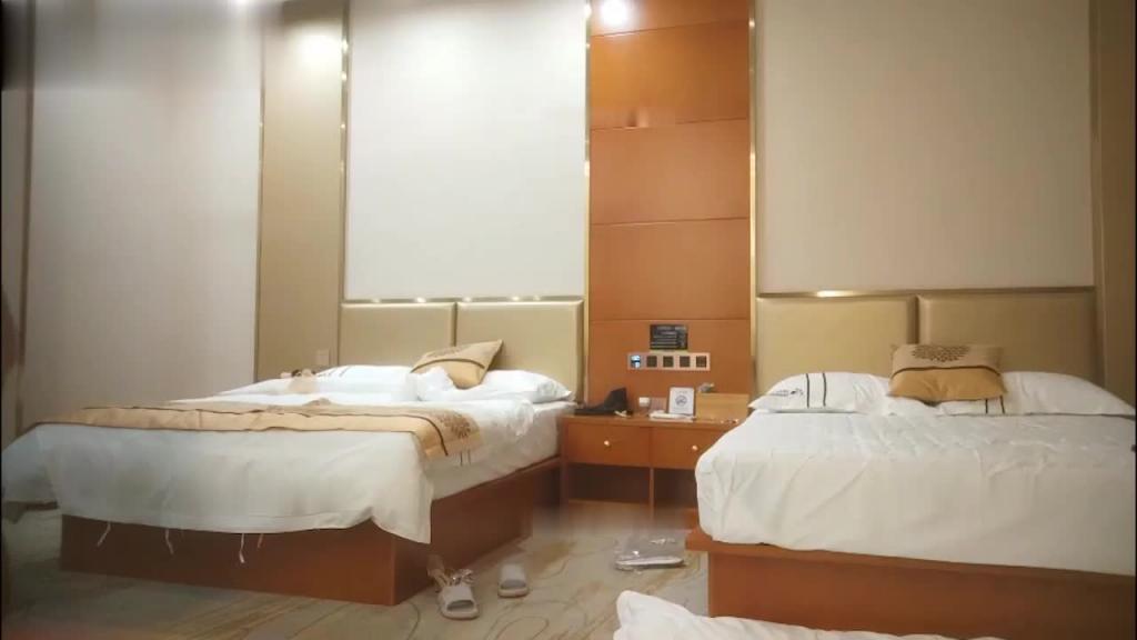 史上最佳3男3女大乱交后入操逼前面插嘴夫妻交换 预览截图 5