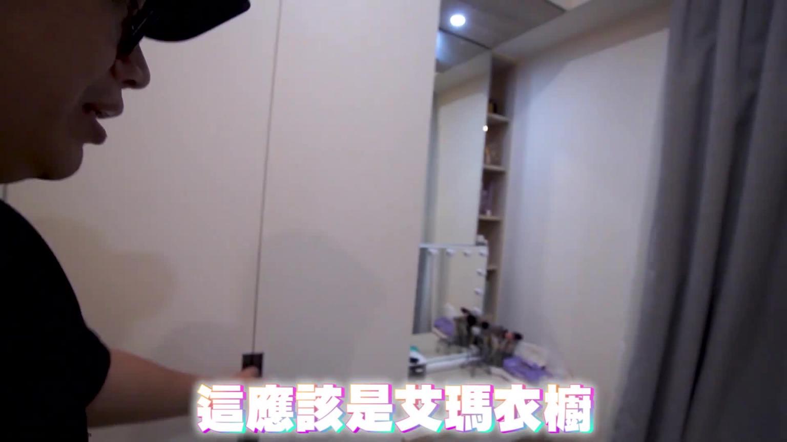 参观女生宿舍:一个女生+2只狗 预览截图 1