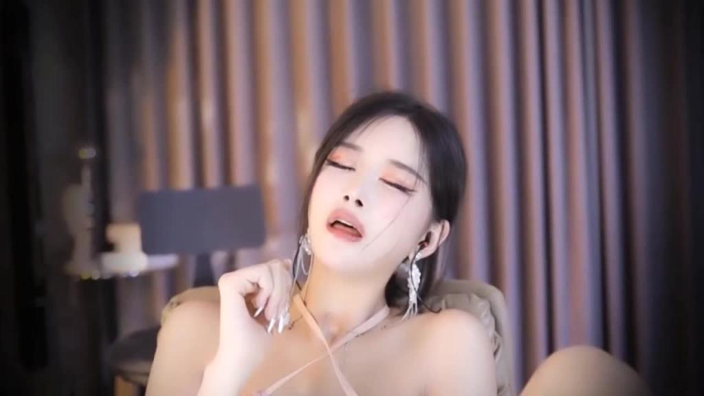 重磅泄密(网易直播)网易CC超美女神小恩雅ASMR剧情诱惑 预览截图 3