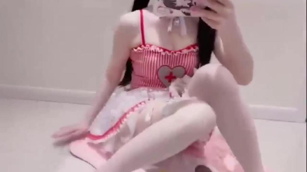 【热门吃瓜】萌白酱又嫩身材还顶约炮不二之选,网红桃桃酱自拍私密视频泄密流出 预览截图 9