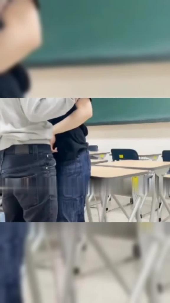 【2023年教室黑料15部合集】各种学生在教室偷情约炮,老师操学生,校长操老师,精彩刺激,绝对真实 预览截图 5