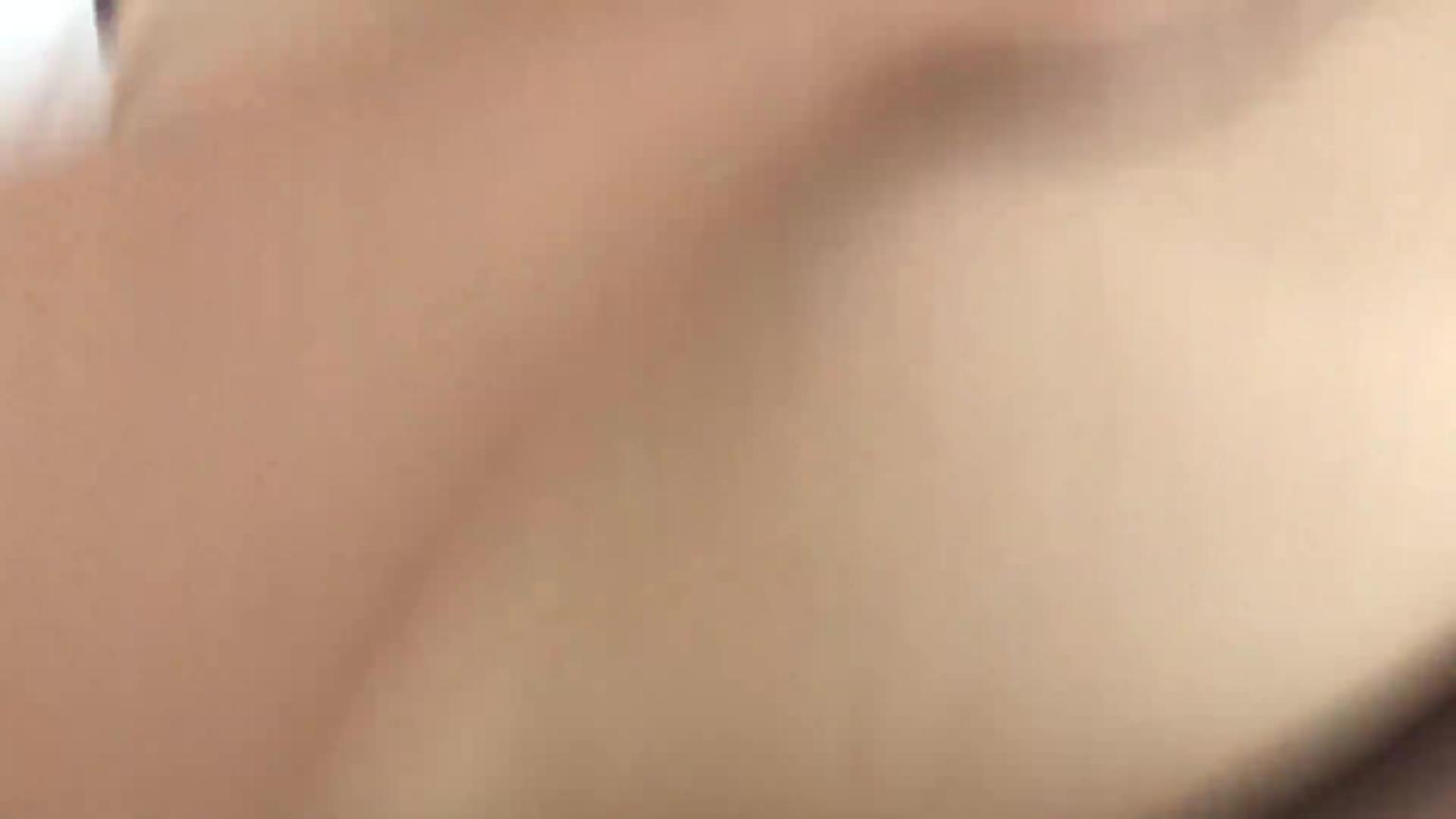【姐弟乱伦】趁爸妈不在家 弟弟和亲姐姐偷尝禁果 预览截图 9