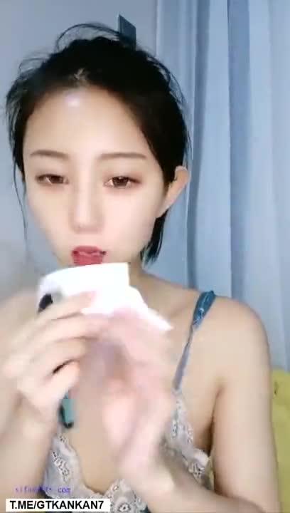 苗条直播主《上海猪九妹》清凉直播,三点全露性感热舞小哥哥心动了吗? 预览截图 1