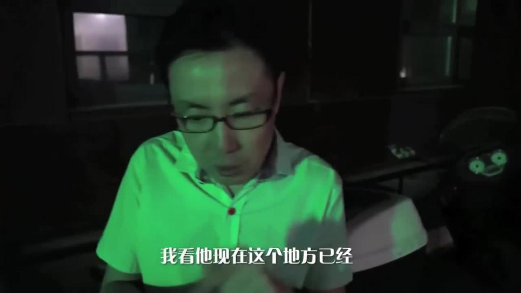 小鹏奇啪行第一季 第4集 异国他乡与人妖小月陷入爱情,怎样啪啪啪? 预览截图 8