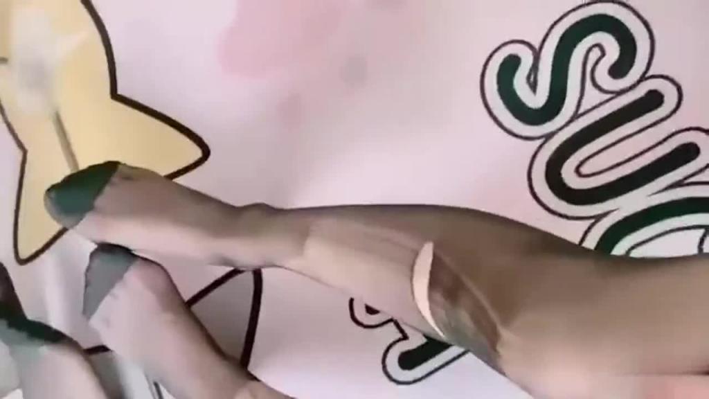 jk美少女自慰爆裂黑丝太刺激了 预览截图 4
