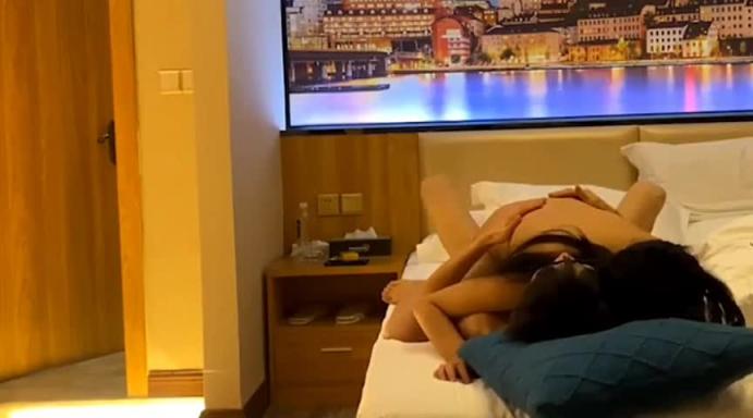 酒店约操外围模特身材肉感美女 预览截图 10